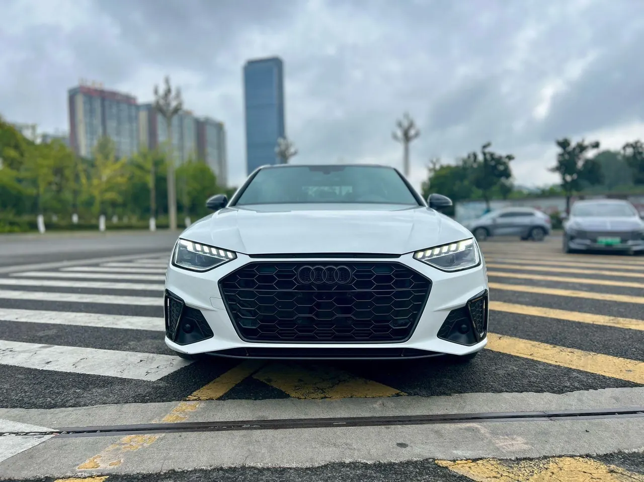 Audi 2023 A4L 2.0TFSI 40TFSI Fashion Dynamic Automatic 2