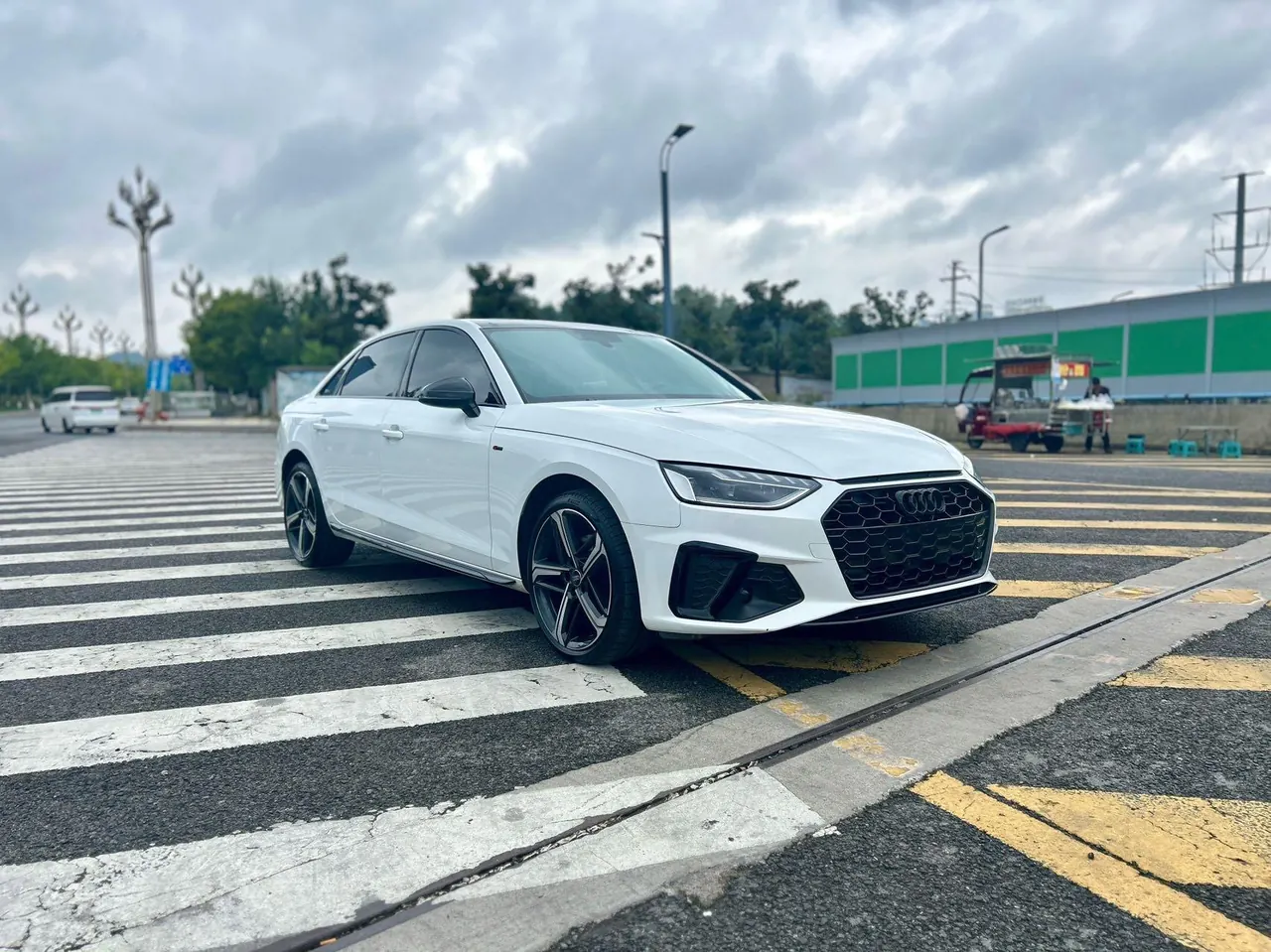 Audi 2023 A4L 2.0TFSI 40TFSI Fashion Dynamic Automatic 3
