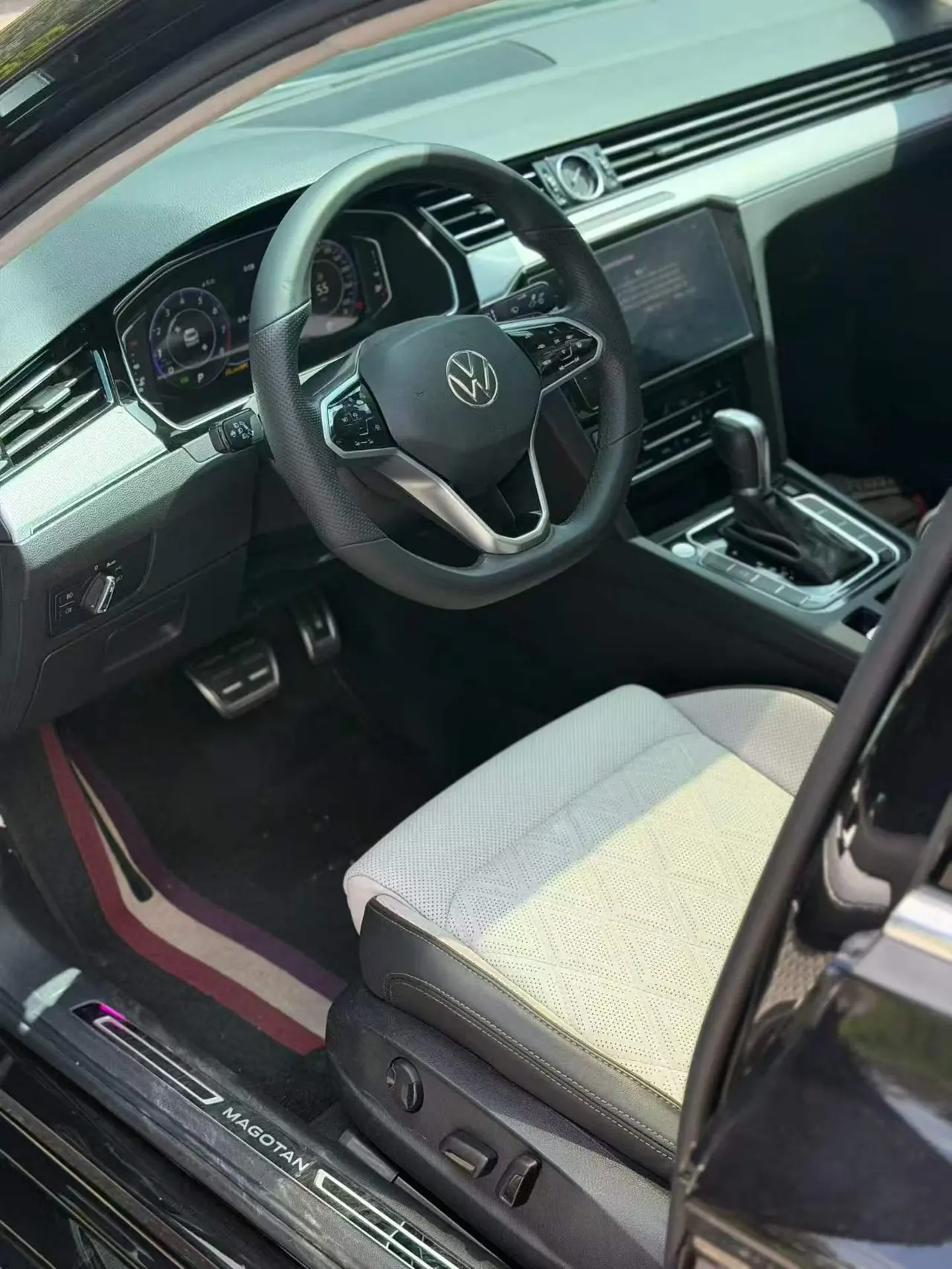 Volkswagen 2023 Magotan 2.0TSI 330TSI 2 million Commemorative Luxury Automatic Gear 4
