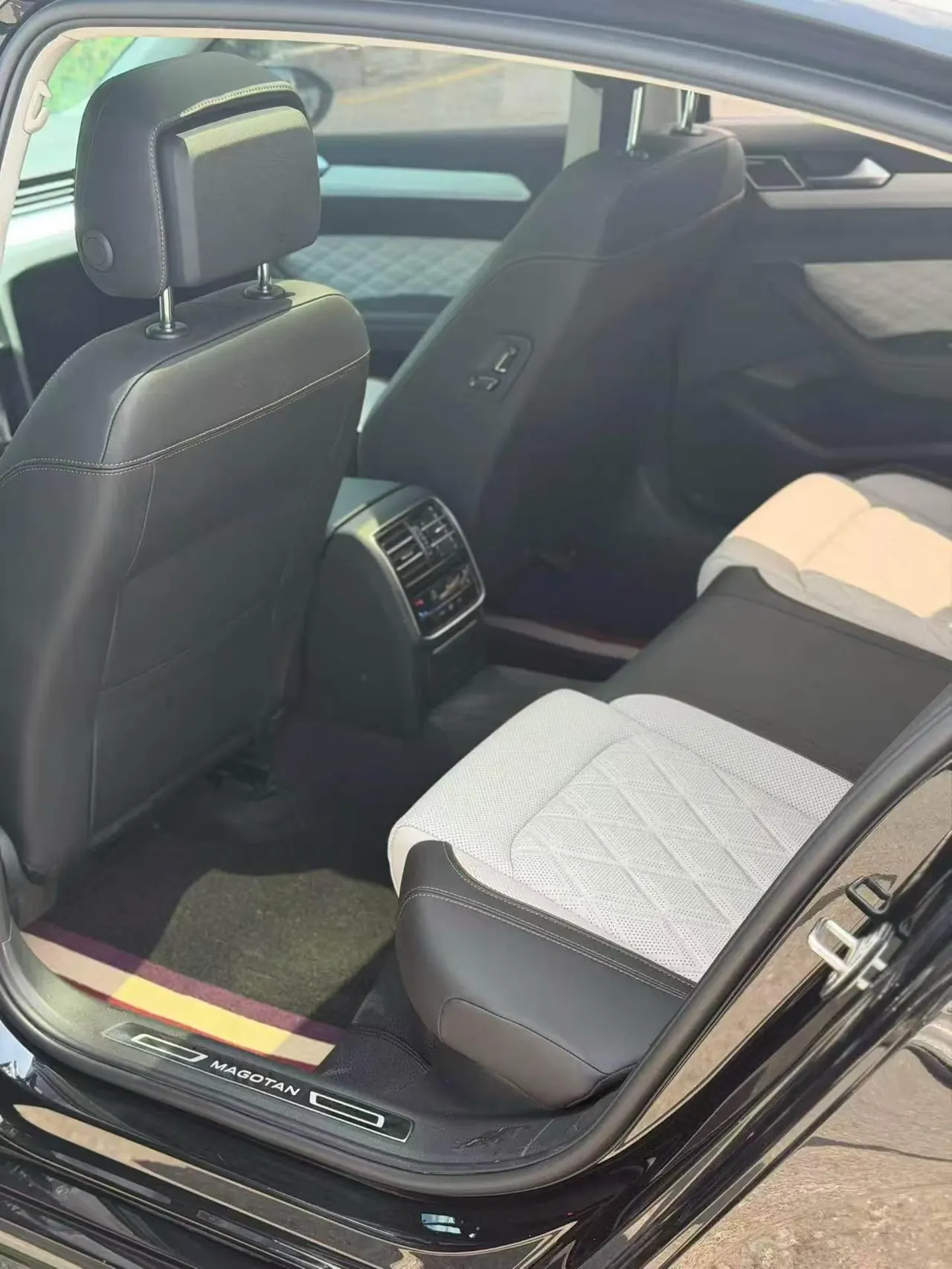 Volkswagen 2023 Magotan 2.0TSI 330TSI 2 million Commemorative Luxury Automatic Gear 6