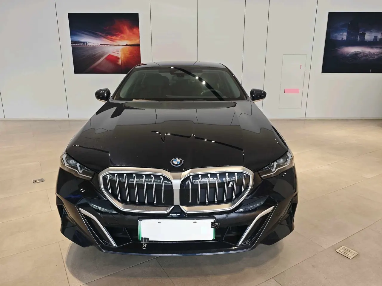 BMW 2024 i5 eDrive 35L Exclusive M Sports Suit Automatic Gear 2