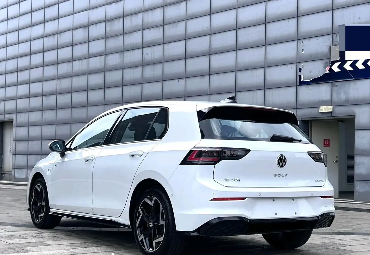 Volkswagen 2025 Golf 8 R-Line 1.5TSI 300TSI Automatic 5