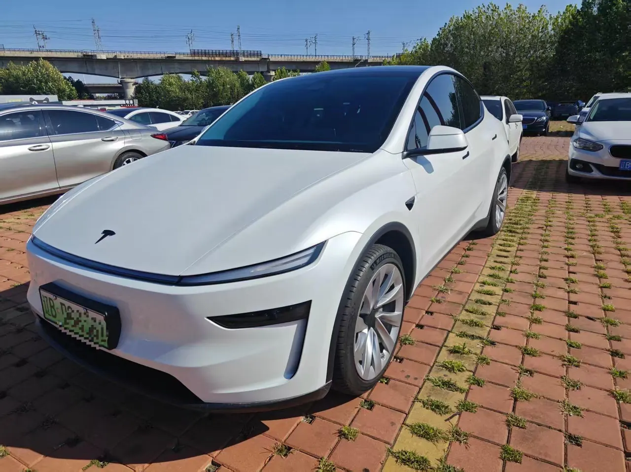 Tesla 2025 Model Y rear-wheel drive version automatic transmission 2