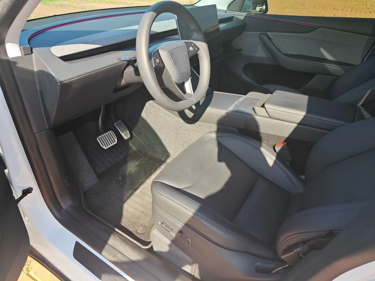 Tesla 2025 Model Y rear-wheel drive version automatic transmission 3