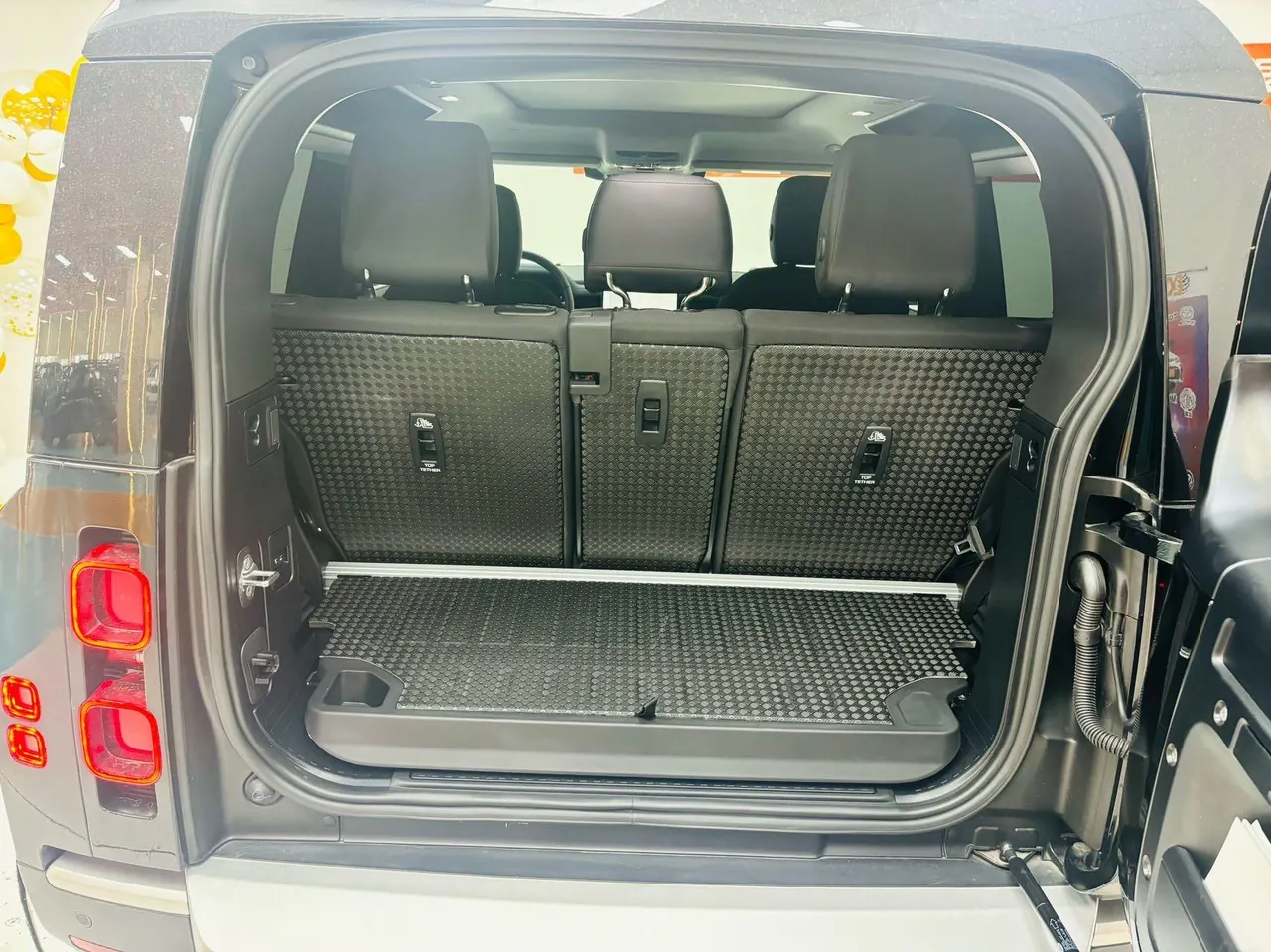 Land Rover Guard (Imported) 2025 Guard 90 2.0T P300 S Automatic Gear 6