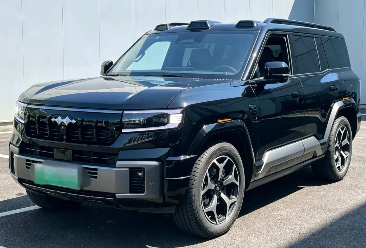 FangChengBao 2025 Leopard 8 2.0T Stepless Zhiyong Flagship Edition 7-seat Automatic Gear - View 1