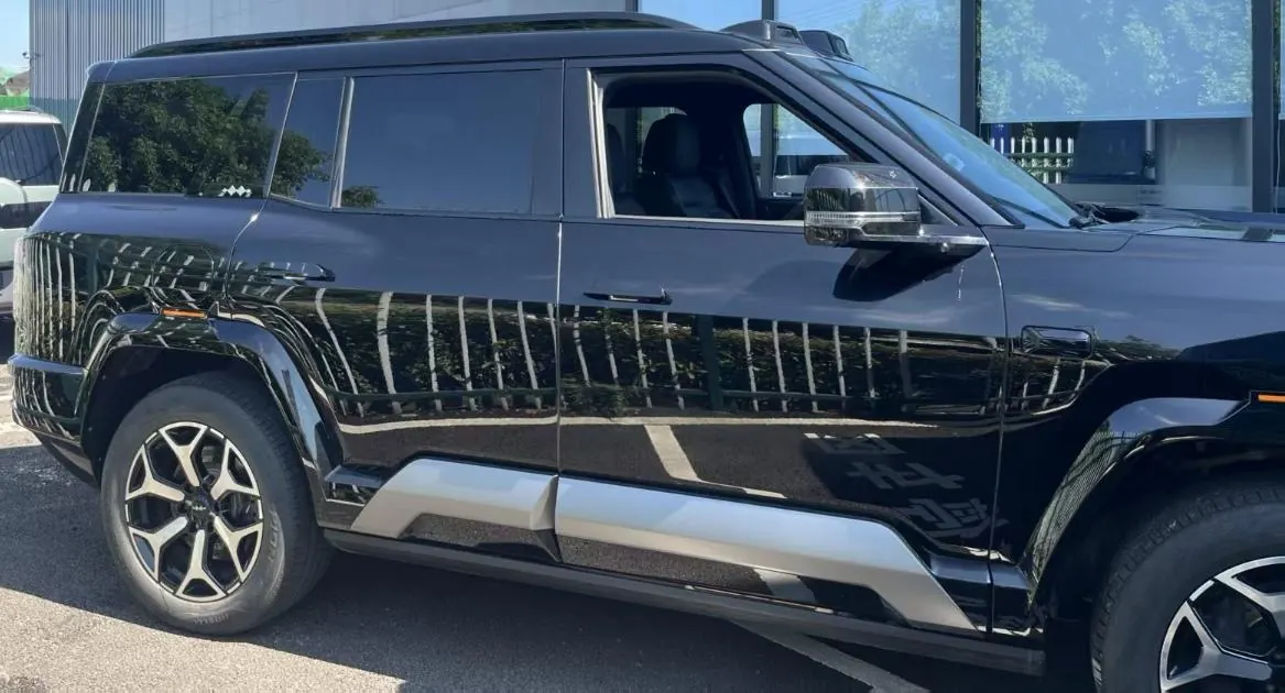 FangChengBao 2025 Leopard 8 2.0T Stepless Zhiyong Flagship Edition 7-seat Automatic Gear 4