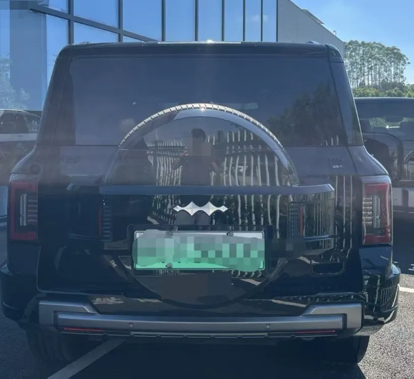 FangChengBao 2025 Leopard 8 2.0T Stepless Zhiyong Flagship Edition 7-seat Automatic Gear 5