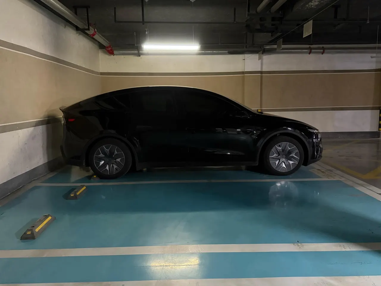 Tesla 2025 Model Y L Long Endurance All-Wheel Drive Automatic Transmission 2