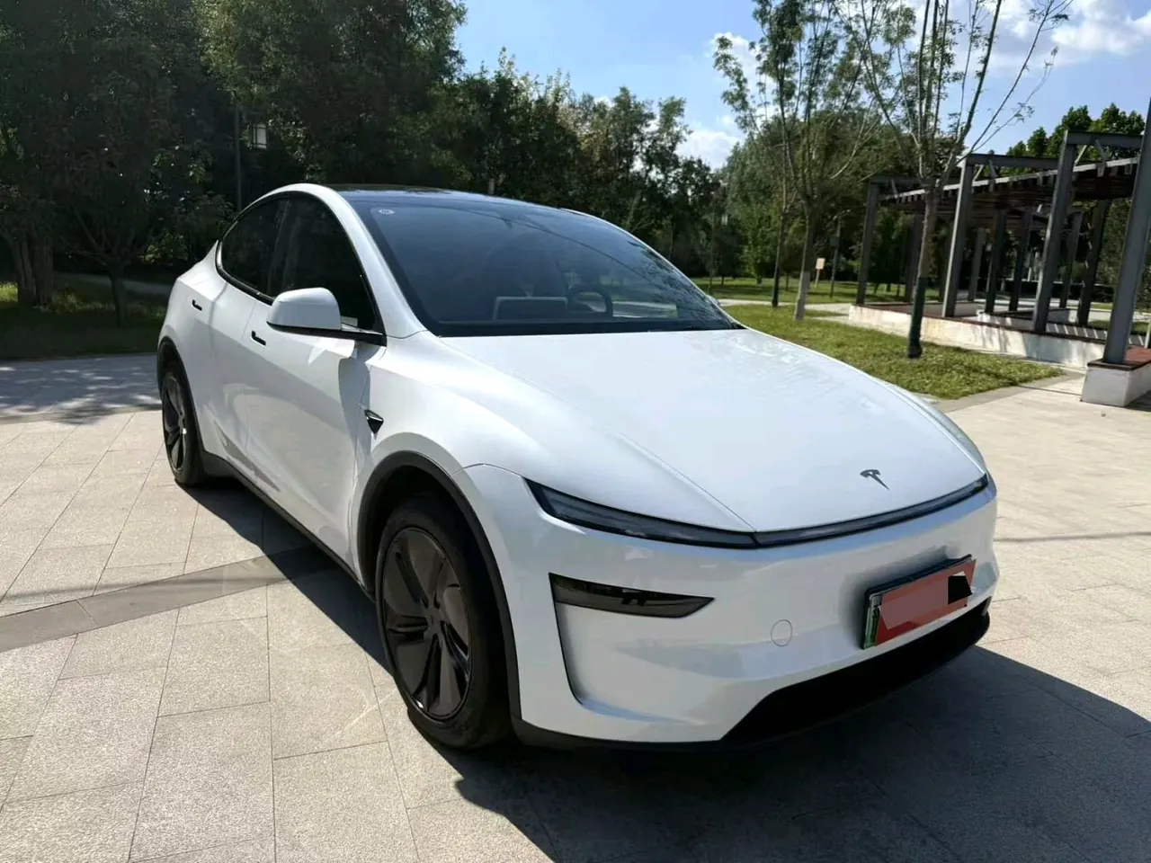 Tesla 2025 Model Y rear-wheel drive version automatic transmission 3
