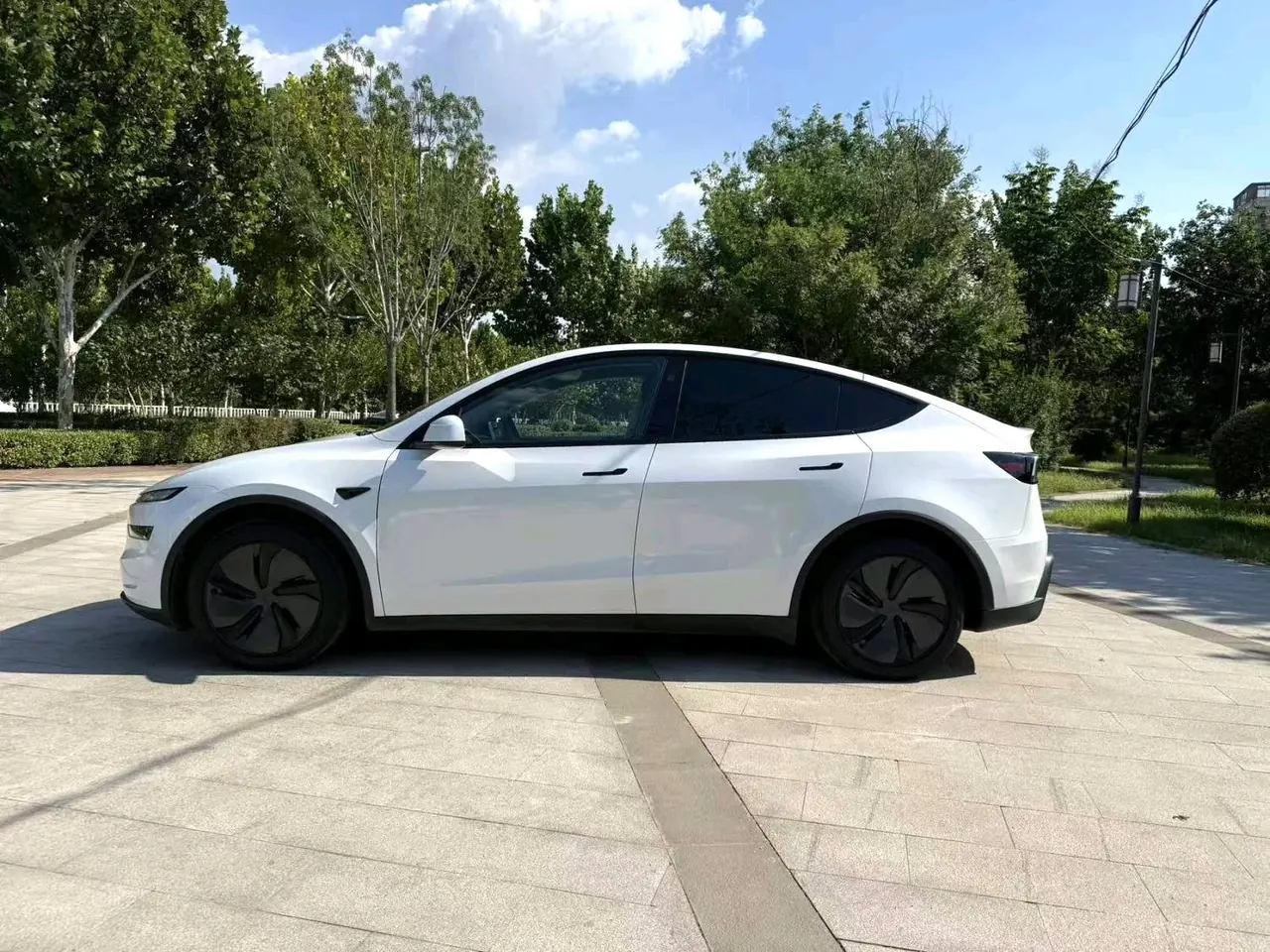 Tesla 2025 Model Y rear-wheel drive version automatic transmission 5