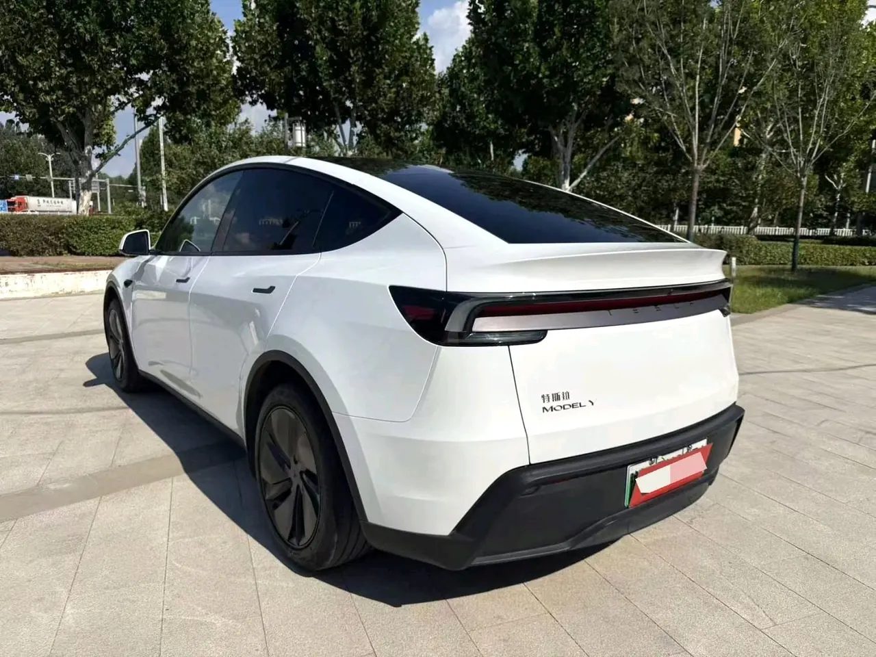 Tesla 2025 Model Y rear-wheel drive version automatic transmission 8