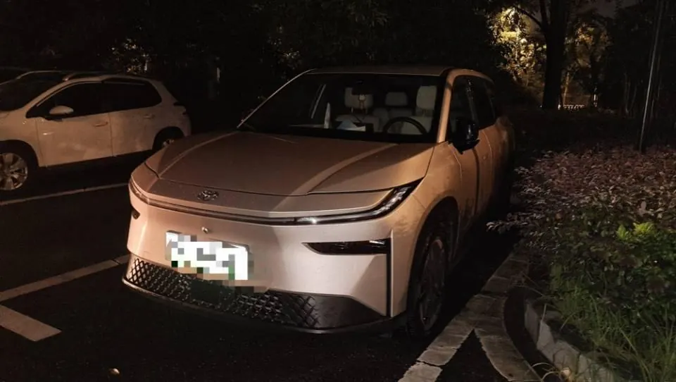 Toyota 2025 Platinum Intelligence 3X 520 Pro Automatic Gear - View 1