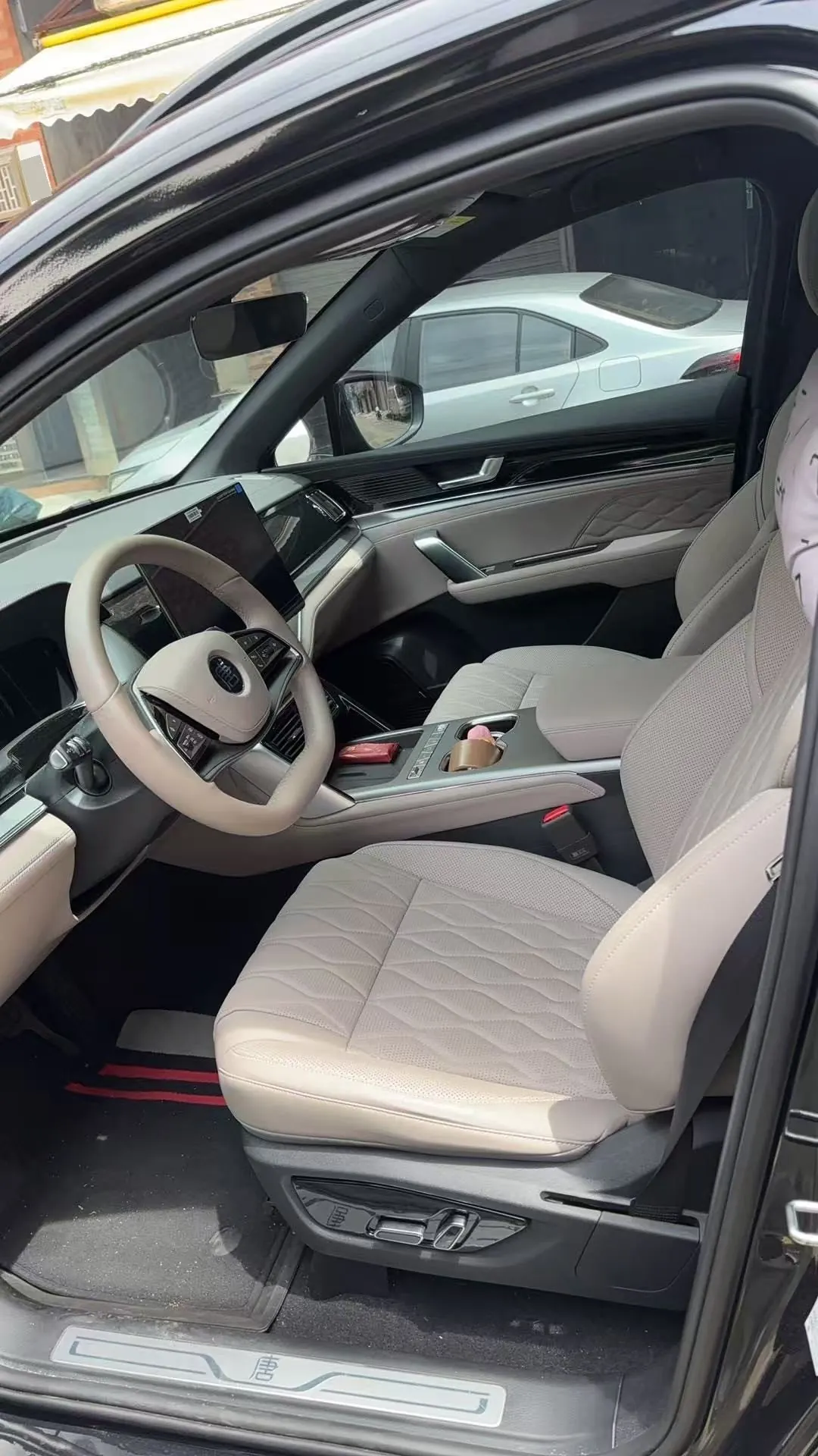 BYD Tang New Energy 2025 Tang DM-i 1.5T Stepless Smart Driving Edition 175KM Honorable Automatic Gear 4