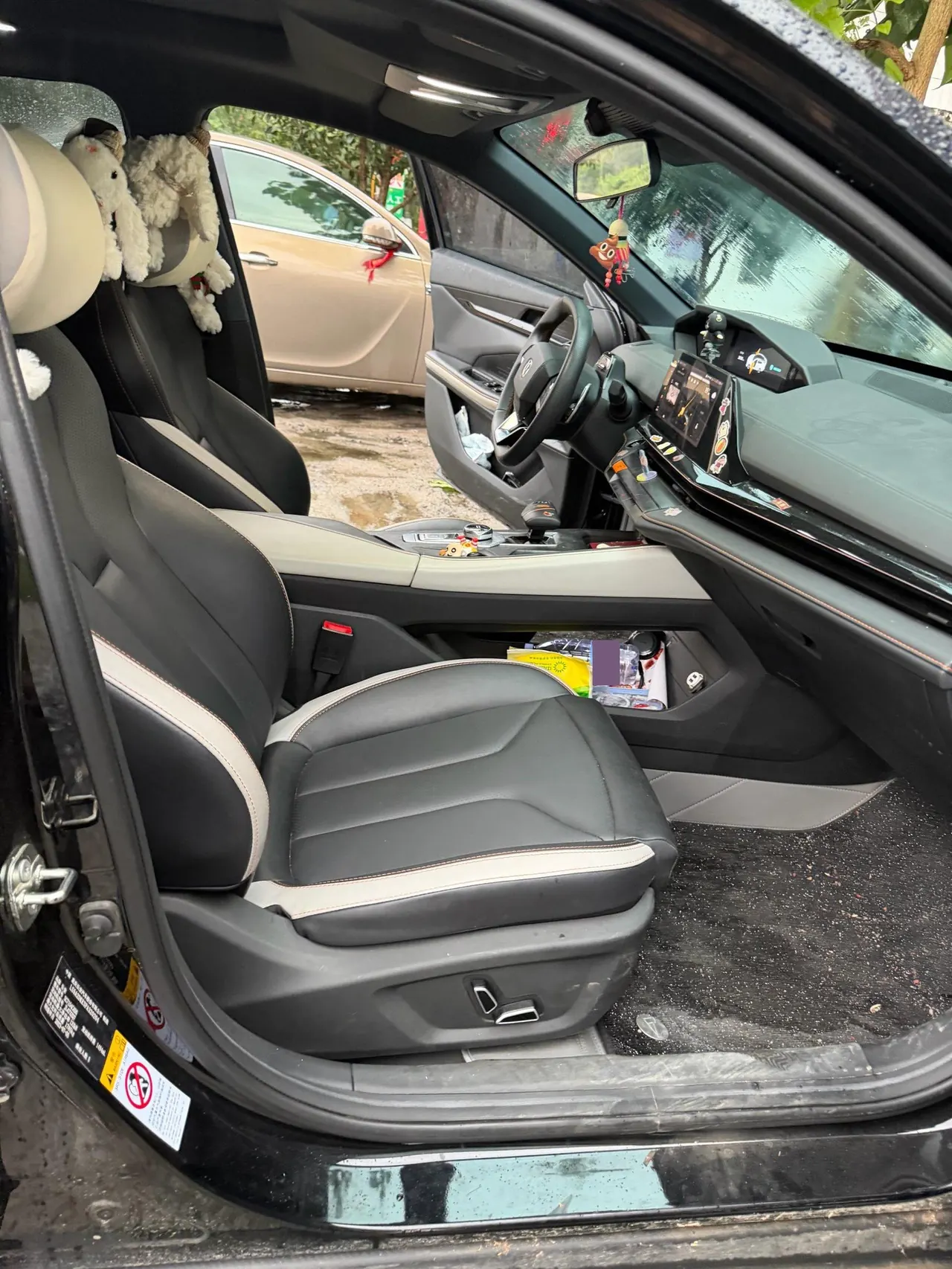 ChangAn 2023 UNI-V 1.5T honorable automatic gear 2