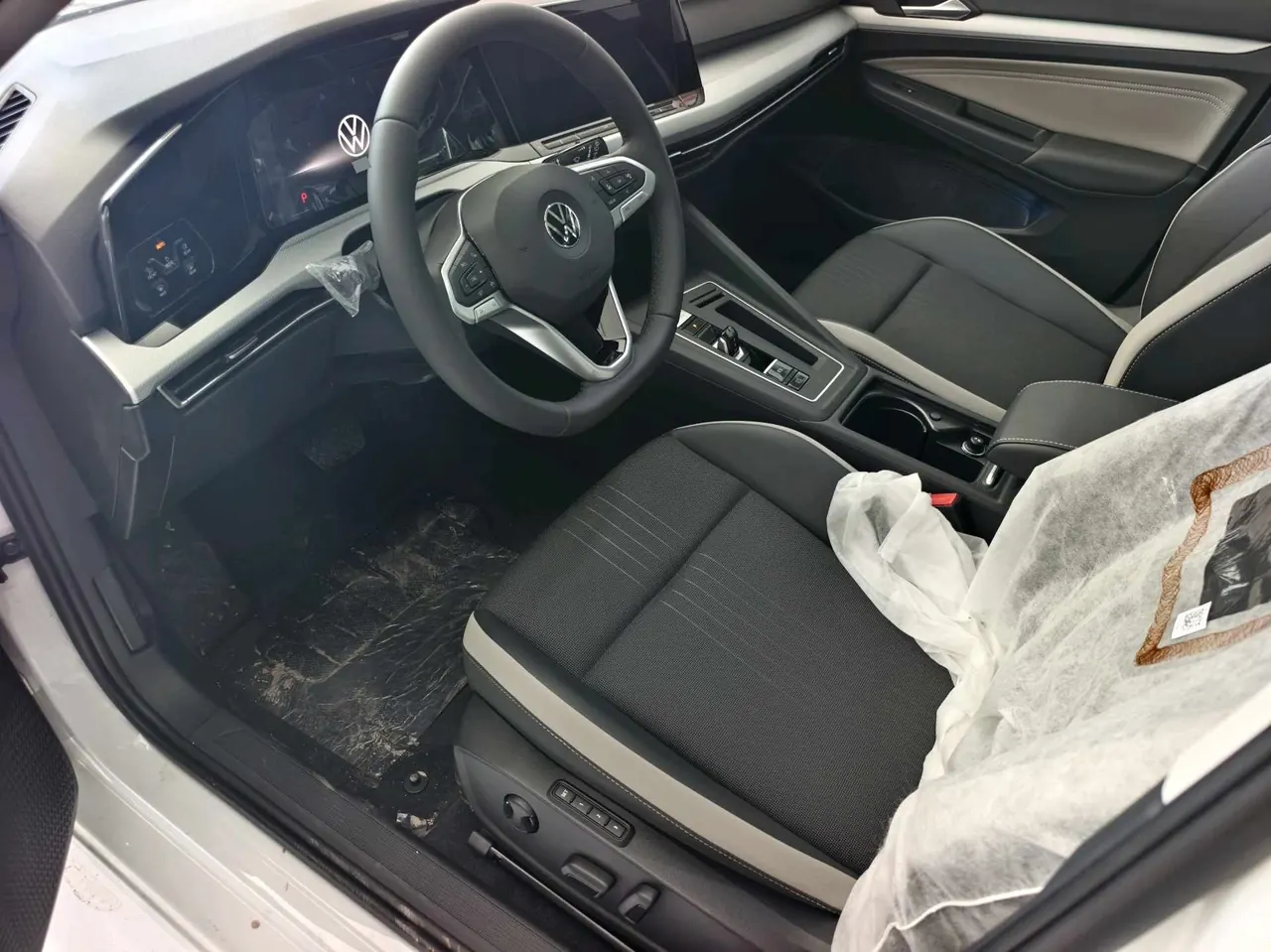 Volkswagen 2024 Golf 8 PRO 1.4TSI 280TSI 50 Year Legendary Automatic 3
