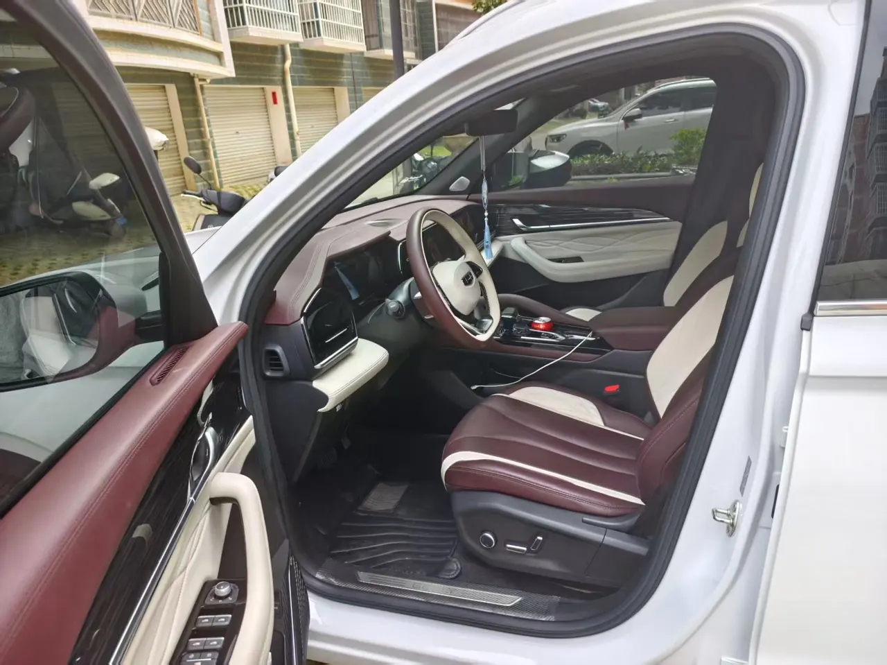 Geely 2024 XingyueL (Monjaro) 2.0TD High Power Two-Drive Enovate Edition Automatic Transmission 4