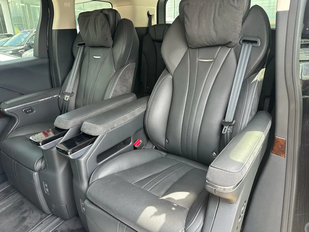 HongQi 2024 HQ9 PHEV 2.0T 4-wheel drive deluxe automatic gear 3