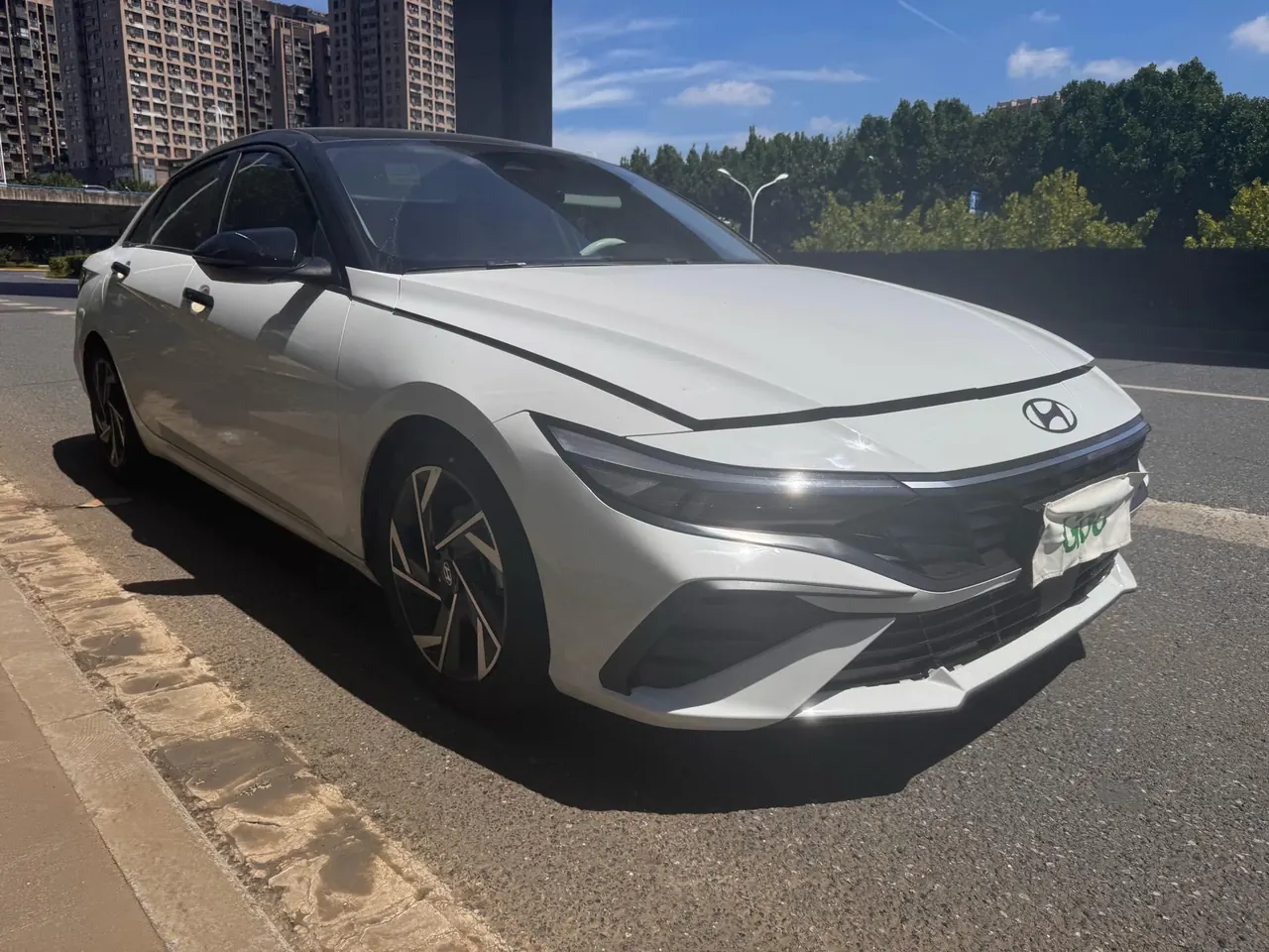 Hyundai 2023 Elantra -3-compartment 1.5 stepless LUX premium automatic gear 2