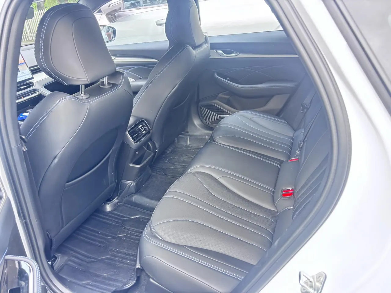 Geely 2026 Xingrui i-HEV 1.5 Zhiqing Hybrid Wangshu Edition Automatic Gear 3