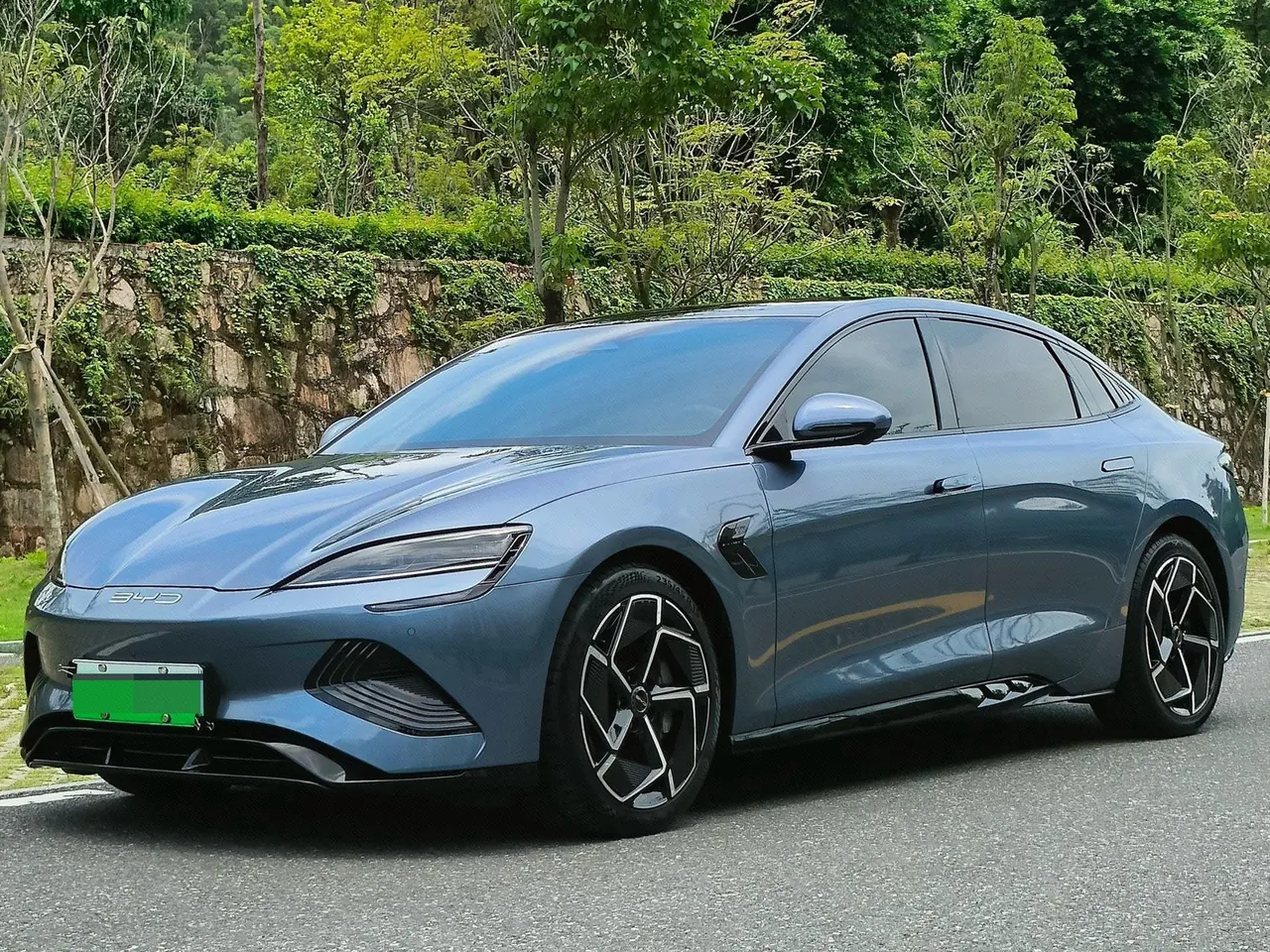 BYD 2023 Seal Champion Edition 700km Performance Edition Automatic Gear - View 1