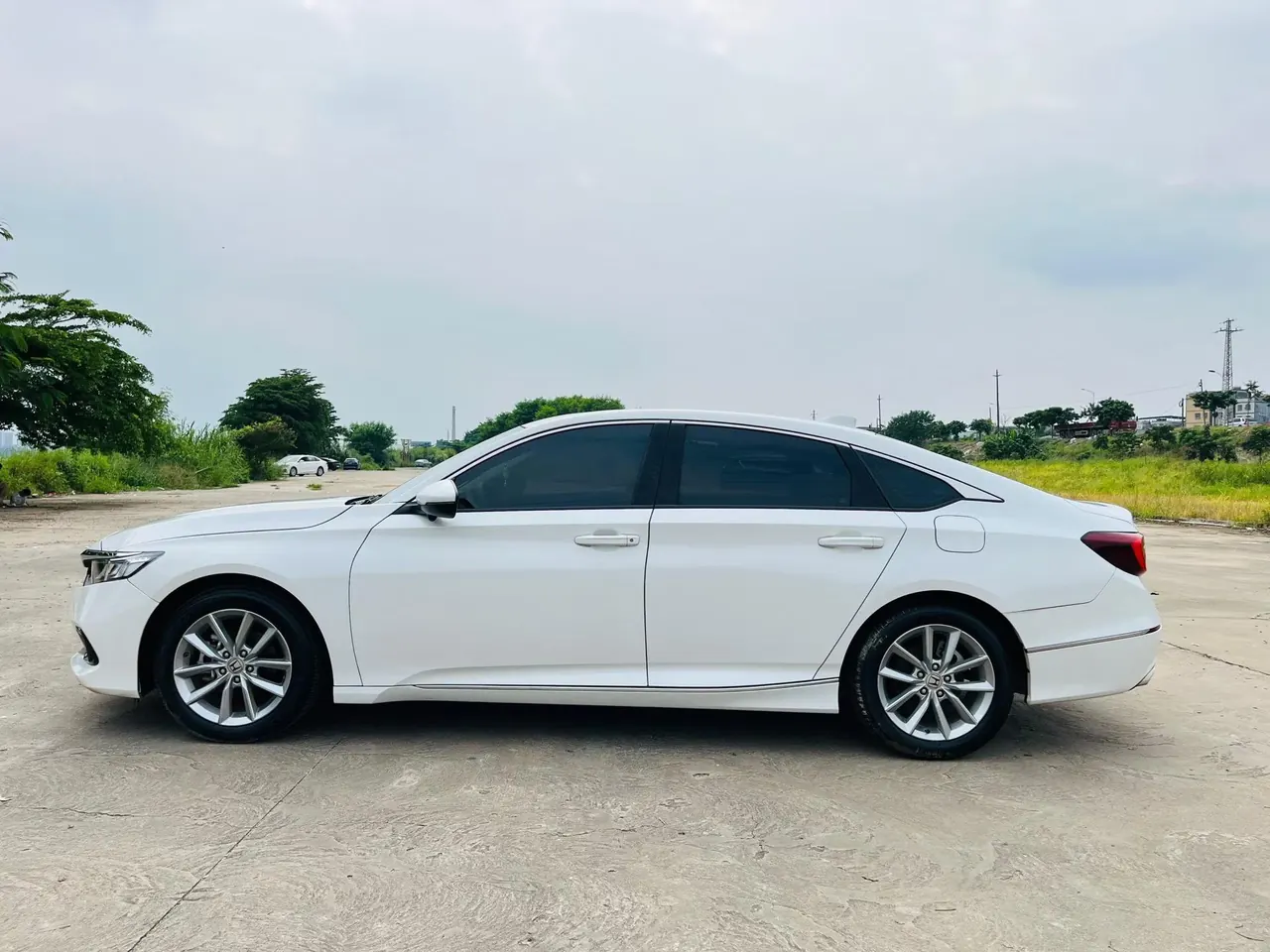 Honda 2022 10th Generation Accord 1.5T Stepless 260TURBO Deluxe Automatic Gear 3