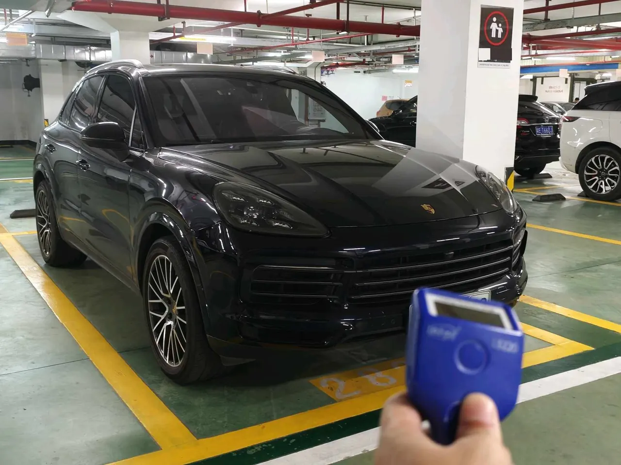 Porsche Cayenne New Energy (Imported) 2023 Cayenne Oil and Electric Hybrid 2.0T Platinum Automatic Gear 9