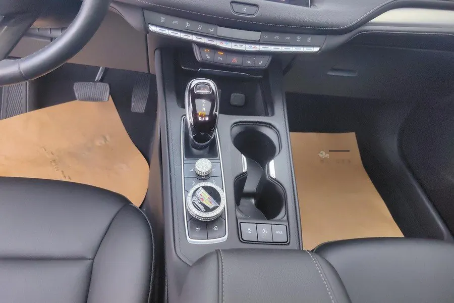 Cadillac 2022 XT4 48V 2.0T 28T Two-Drive Luxury Automatic Gear 10