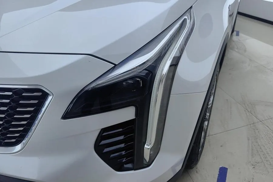Cadillac 2022 XT4 48V 2.0T 28T Two-Drive Luxury Automatic Gear 4