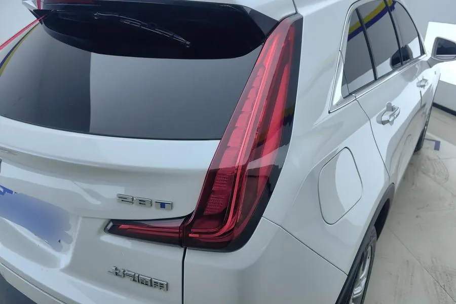 Cadillac 2022 XT4 48V 2.0T 28T Two-Drive Luxury Automatic Gear 5