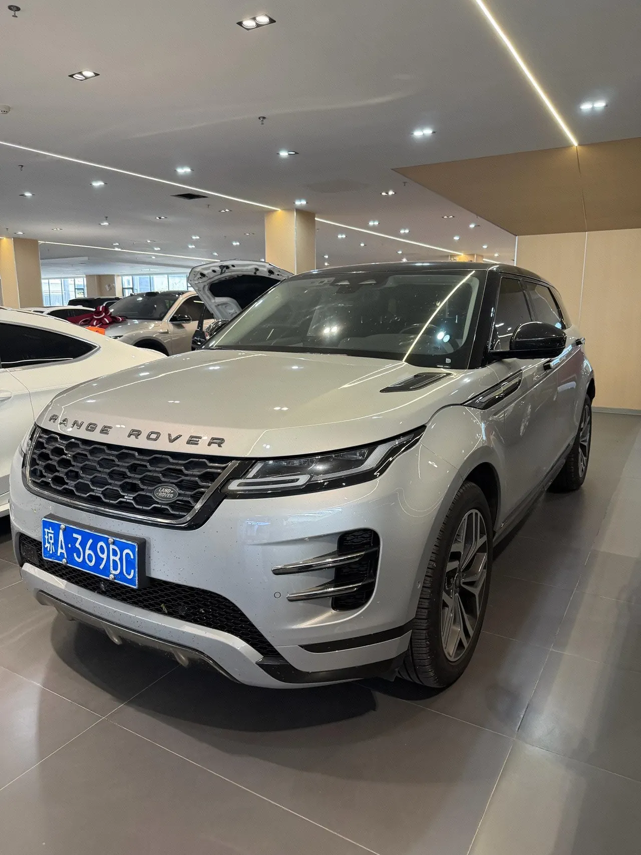 打开图片灯箱:Land Rover 2022 Range Rover Aurora L 48V 2.0T 249PS R-Dynamic HSE Luxury Edition Automatic Gear