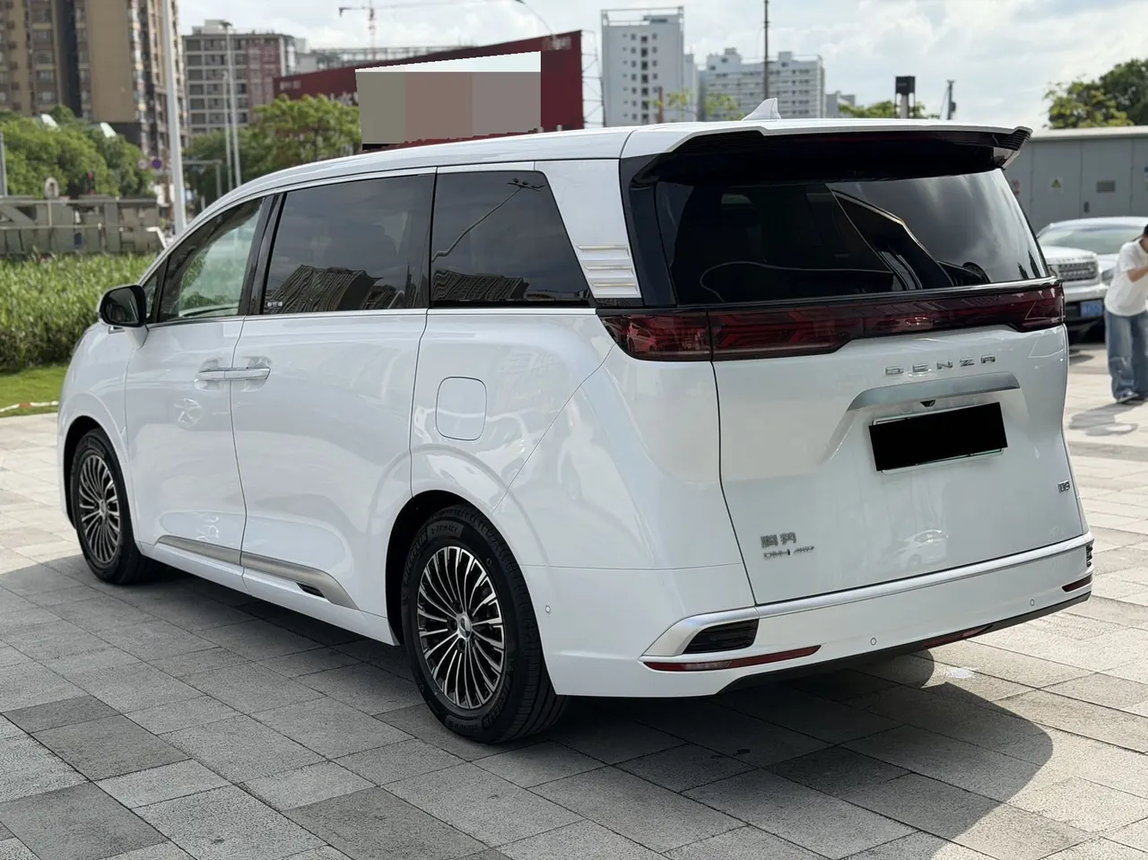 Denza 2022 Denza D9 DM-i 1.5T stepless 970 four-wheel drive flagship automatic gear 4
