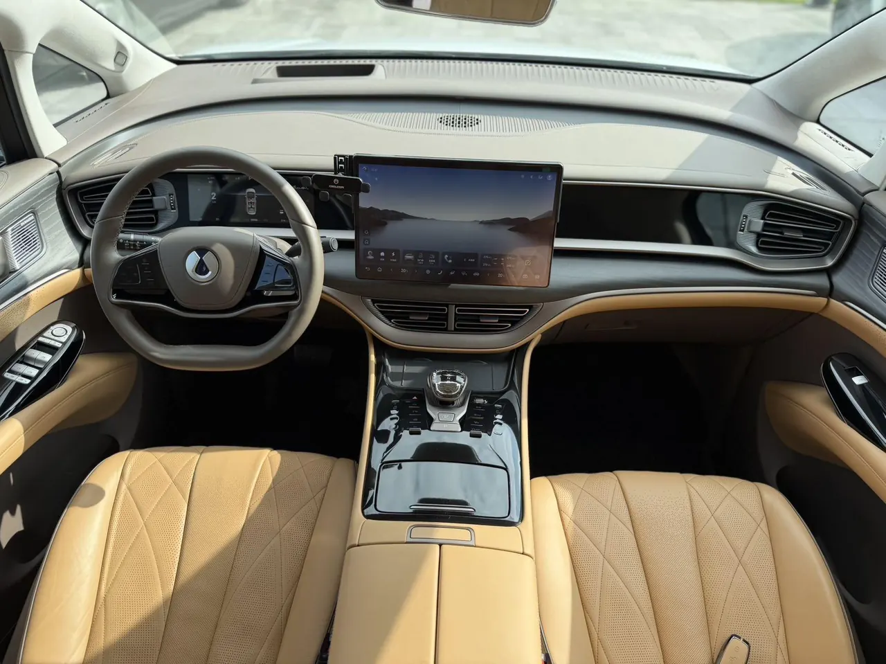 Denza 2022 Denza D9 DM-i 1.5T stepless 970 four-wheel drive flagship automatic gear 6