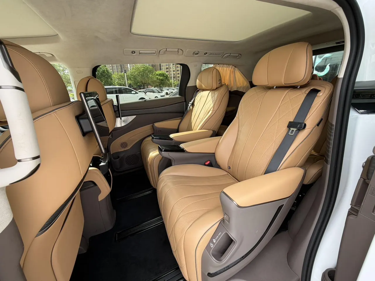 Denza 2022 Denza D9 DM-i 1.5T stepless 970 four-wheel drive flagship automatic gear 7