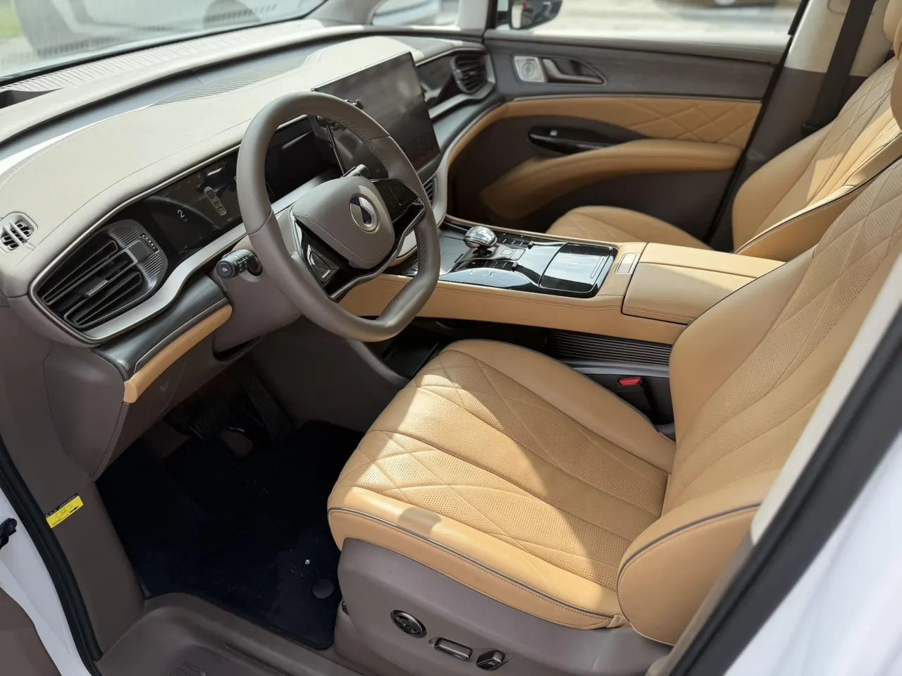 Denza 2022 Denza D9 DM-i 1.5T stepless 970 four-wheel drive flagship automatic gear 8