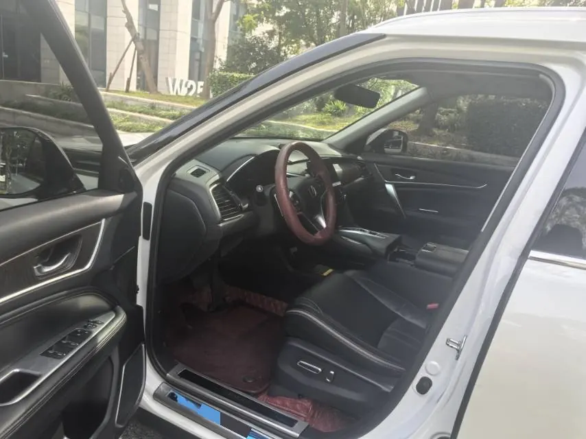 Honda 2020 crown road 2.0T 370TURBO four-wheel drive exclusive edition two-color automatic gear 7