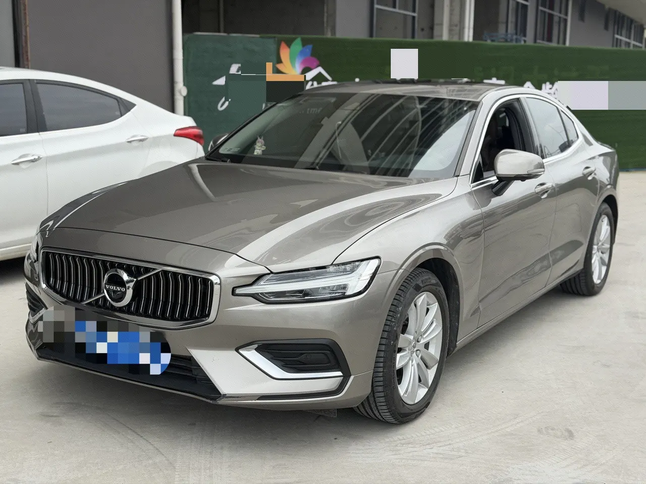 Open image lightbox: Volvo 2021 S60 2.0T T3 Zhixing Deluxe Edition Automatic Gear