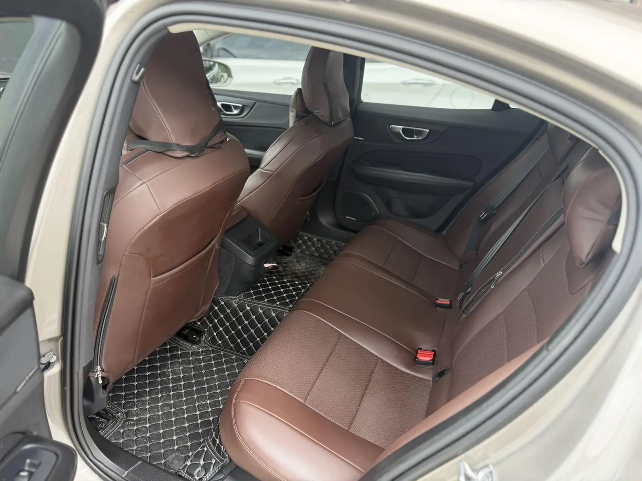 Volvo 2021 S60 2.0T T3 Zhixing Deluxe Edition Automatic Gear 3