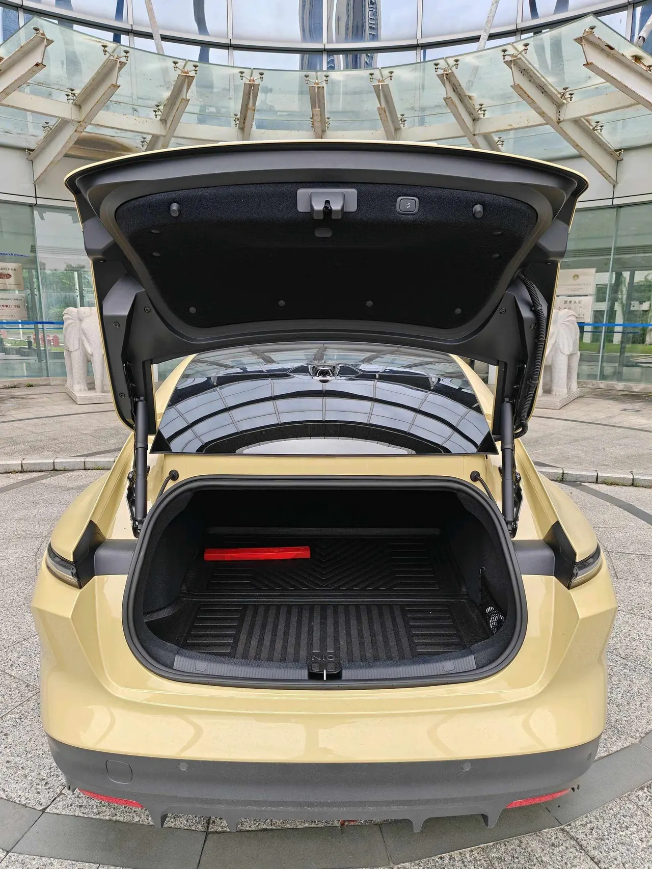 NIO 2022 ET5 75kWh automatic gear 4