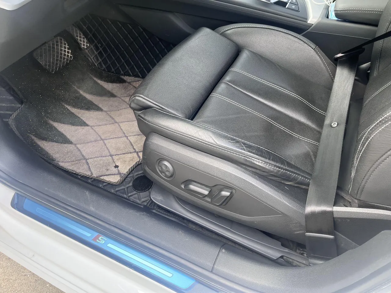 Audi 2020 A4L 2.0TFSI 40TFSI Fashion Dynamic Automatic 4