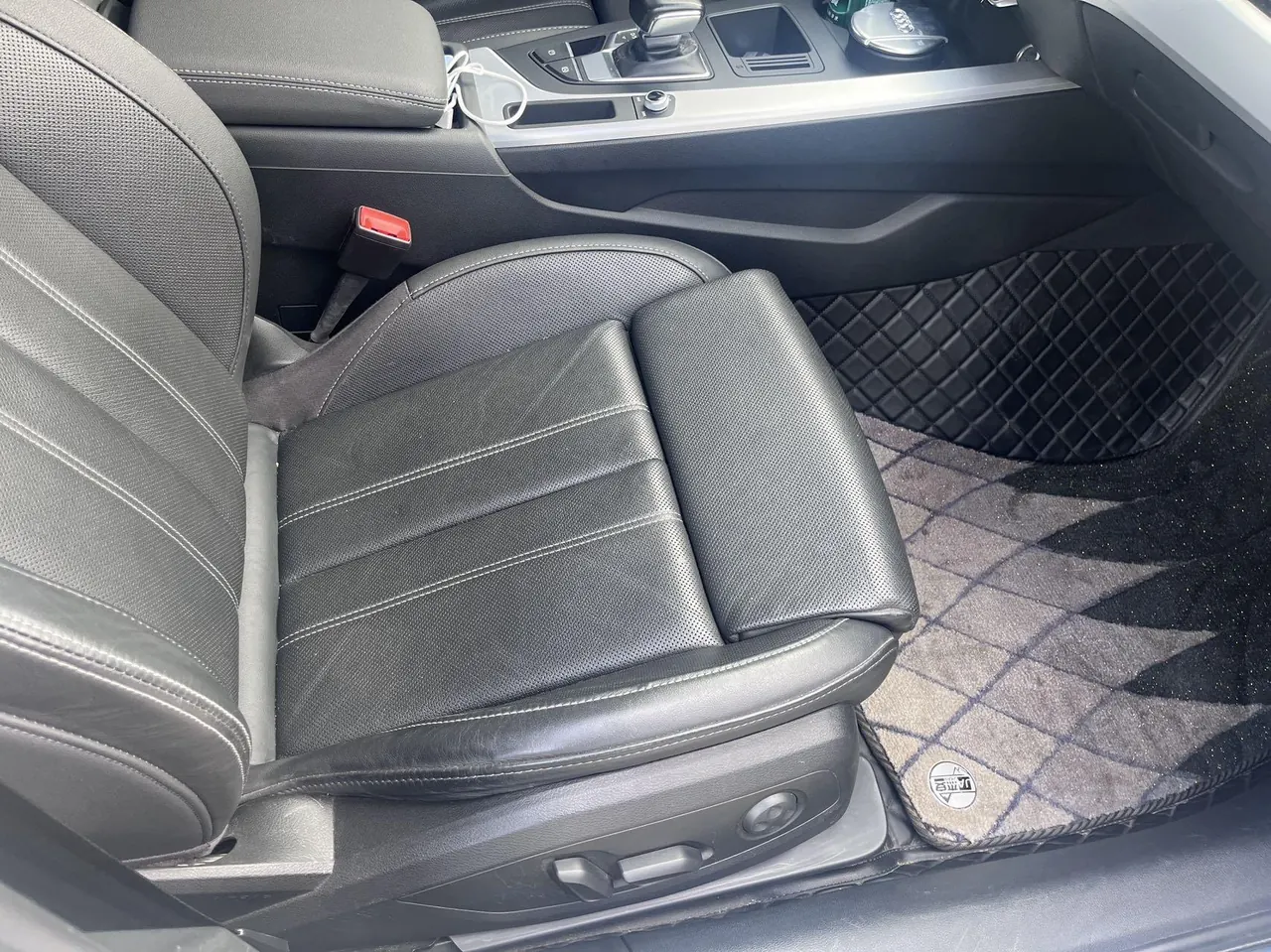 Audi 2020 A4L 2.0TFSI 40TFSI Fashion Dynamic Automatic 9