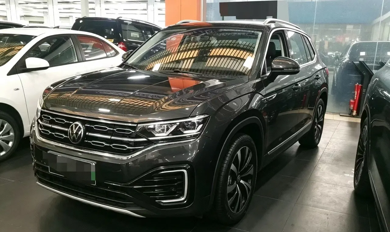 Open image lightbox: Volkswagen 2020 GTE 1.4T Luxury Automatic Gear