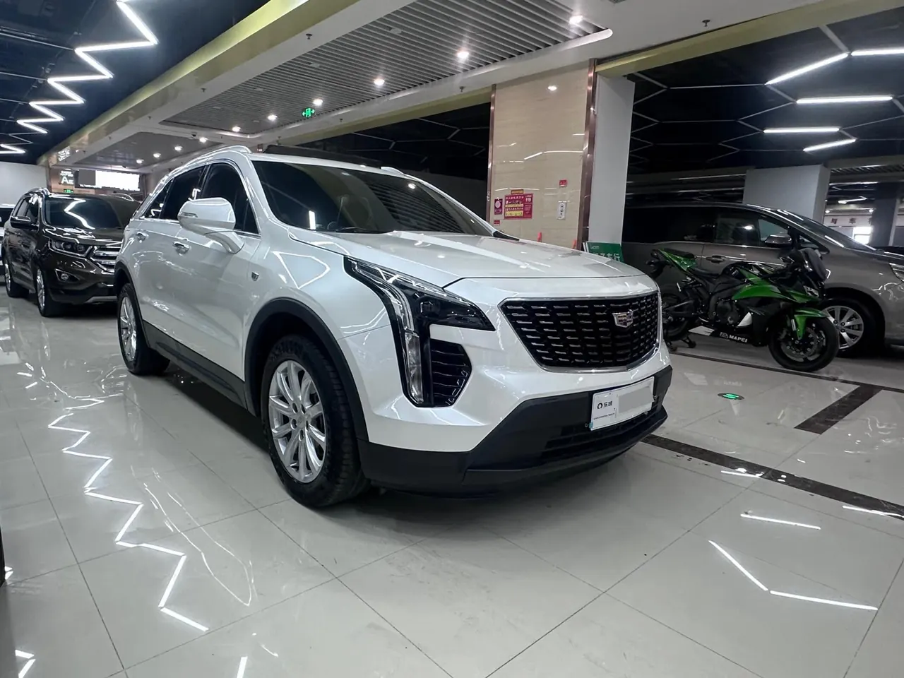 Cadillac 2020 XT4 2.0T 28T Two-Drive Technical Automatic Gear 3