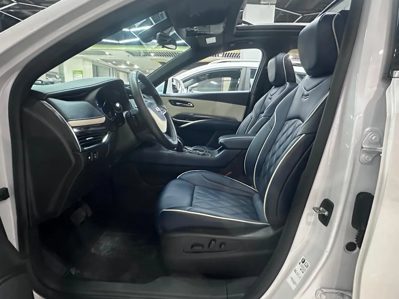 Cadillac 2020 XT4 2.0T 28T Two-Drive Technical Automatic Gear 4