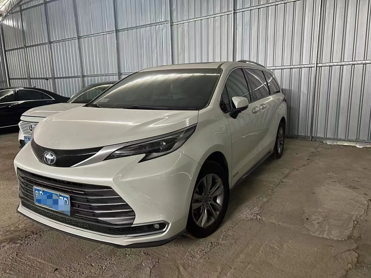 Toyota 2023 Sana 2.5 Stepless Luxury Welfare Edition Automatic Transmission - View 1