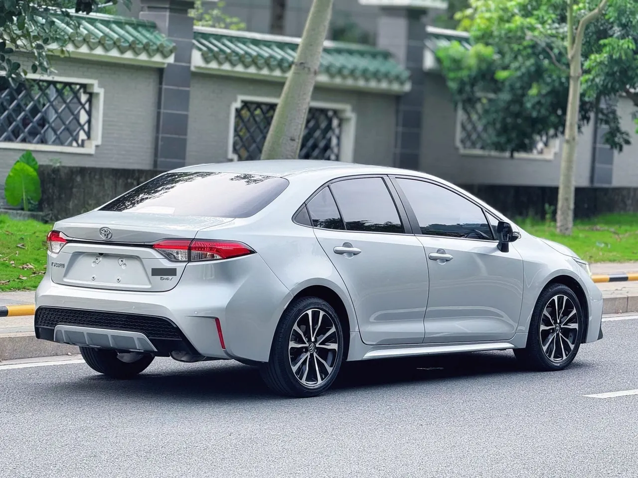 Toyota 2021 Lei Ling 1.2T Stepless 185T Sports Edition Automatic Gear 5