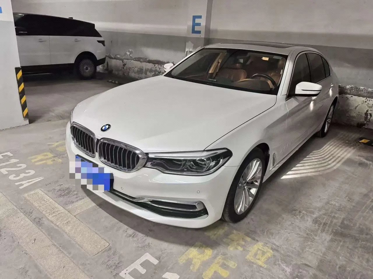 Open image lightbox: BMW 5 Series 2020 530Li 2.0T Exclusive M Sports Suit Automatic Gear
