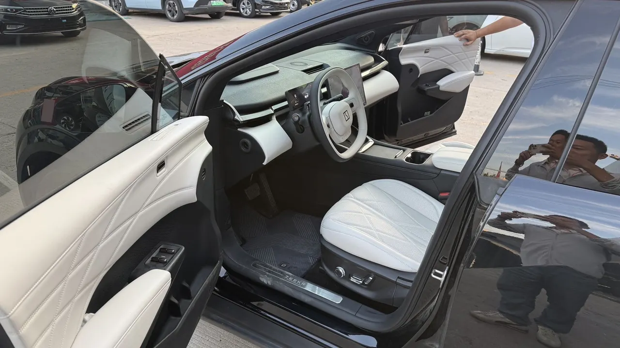 Zeekr 2026 Zeekr X Max five-seat automatic gear 3