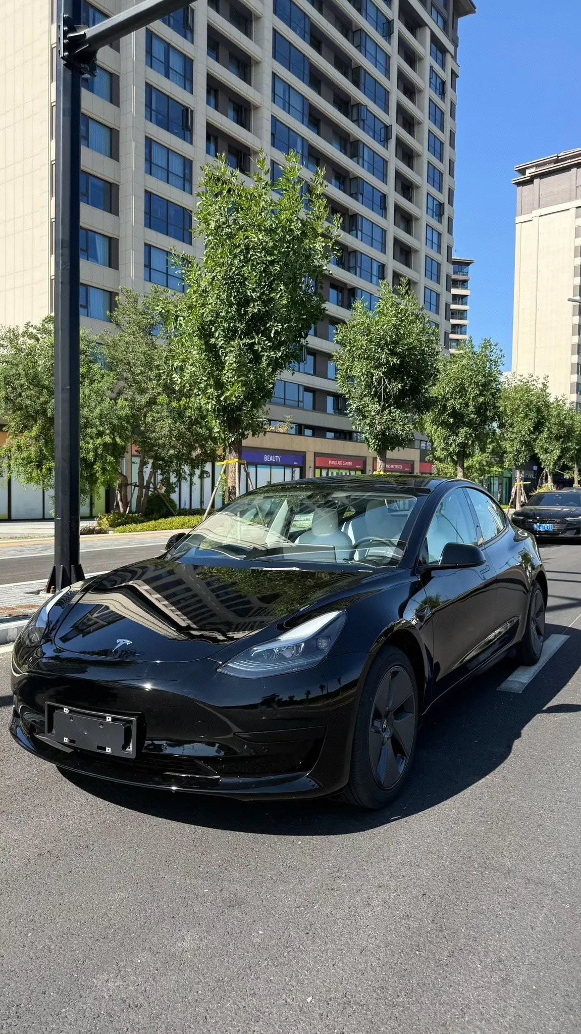 Open image lightbox: Tesla 2022 Model 3 rear-wheel drive version of automatic transmission