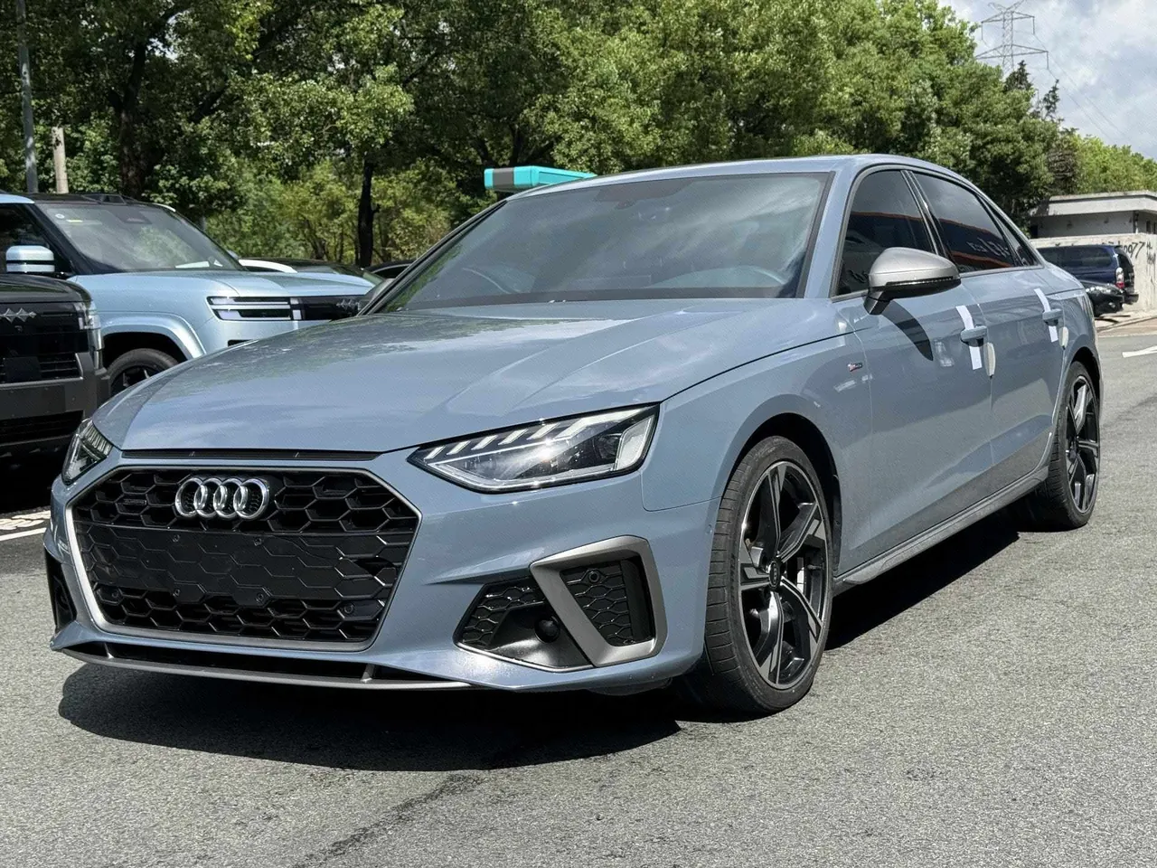 Open image lightbox: Audi 2020 A4L 2.0TFSI 40TFSI Quattro Deluxe Dynamic Automatic